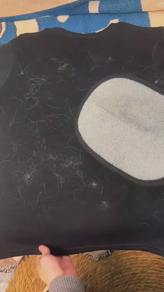 Guante CROSENS quitando pelo de una polera